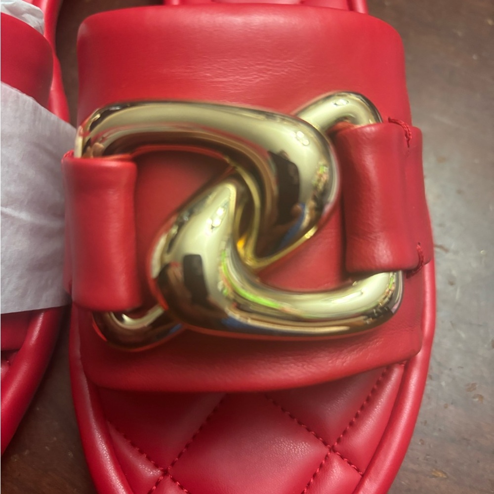 Woman’s aerosoles red slides leather with gold chain beachy quiet luxury 9w flat - Picture 2 of 6
